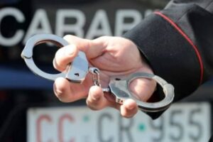arresto carabinieri manette