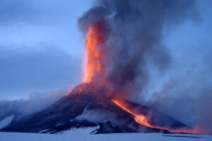 vulcano Etna in eruzione