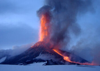 vulcano Etna in eruzione