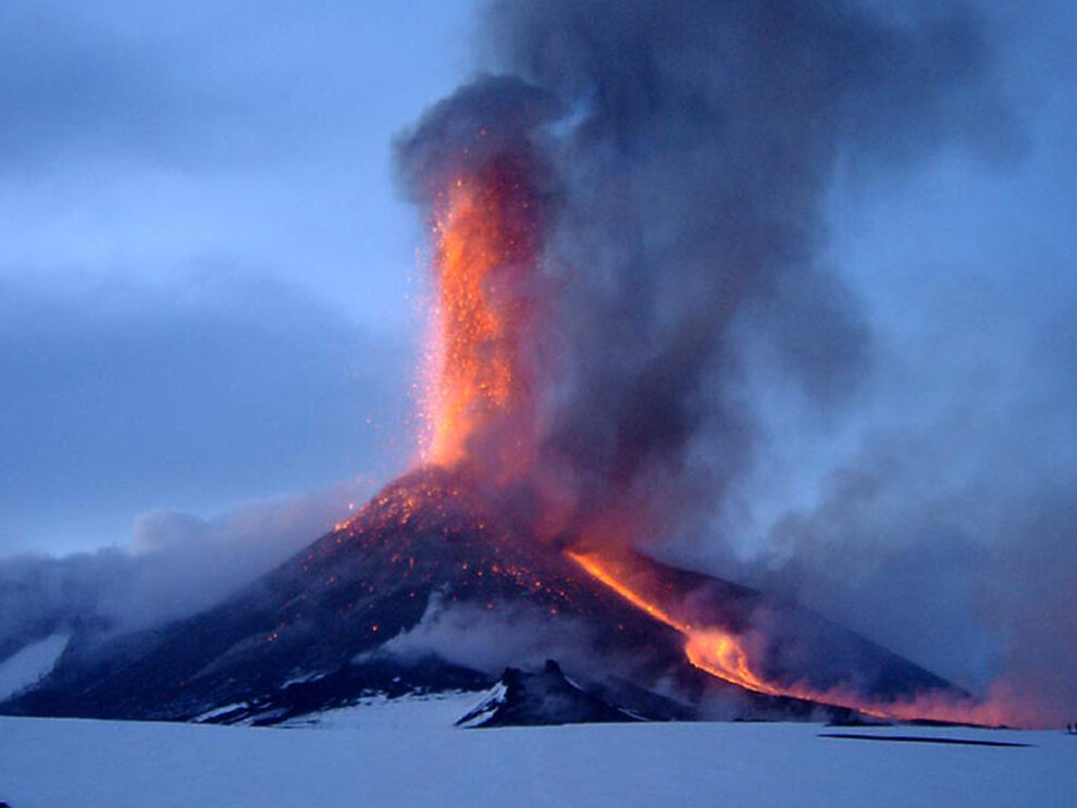 vulcano Etna in eruzione