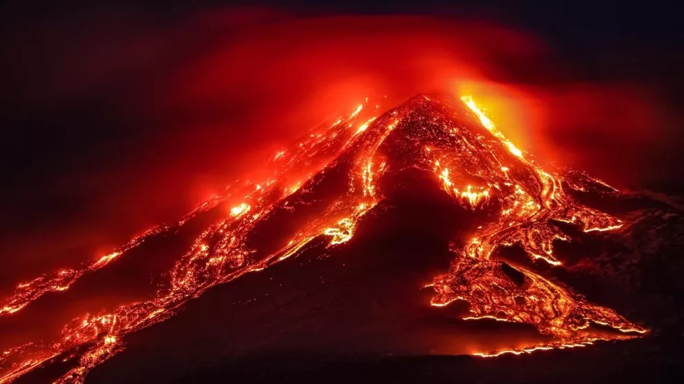 vulcano etna in eruzione