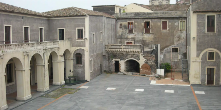 palazzo della cultura corti in cortile