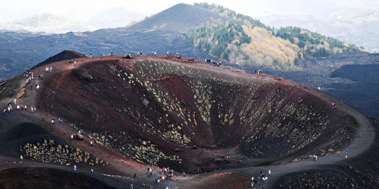 turista caduto crateri silvestri