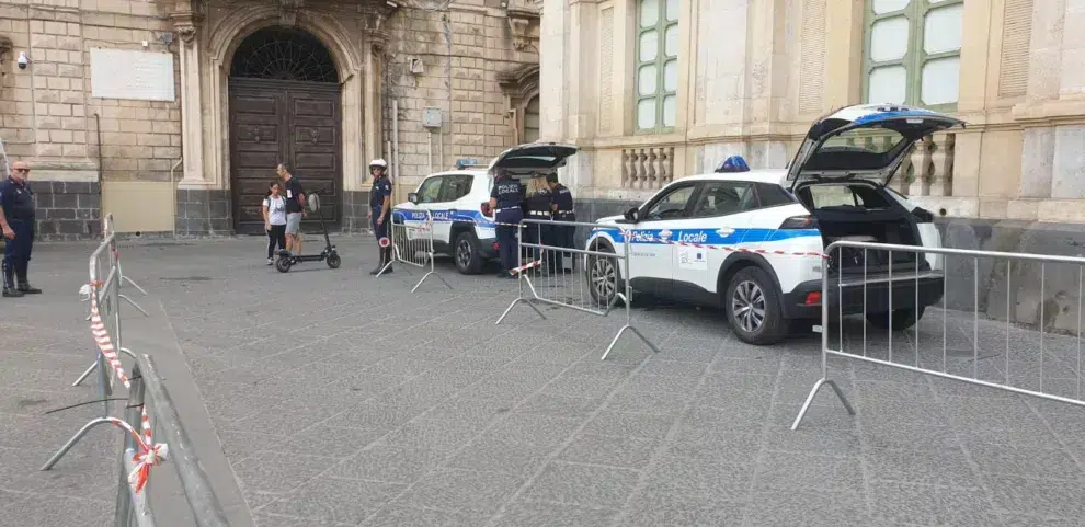 polizia piazza università catania