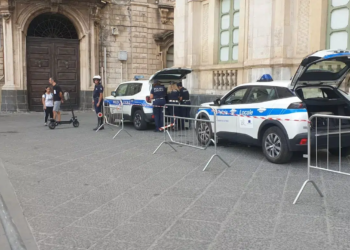 polizia piazza università catania