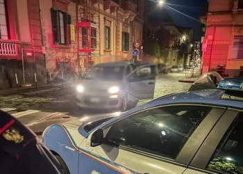 furto auto uomo arresti domiciliari catania