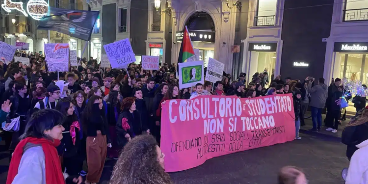 proteste per consultorio