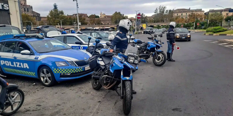 catania inseguimento posto di blocco