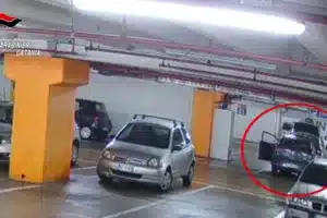 furto-parcheggio-carabinieri
