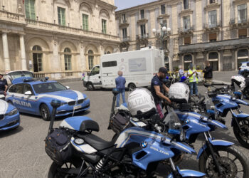 catania piazza università bici truccate