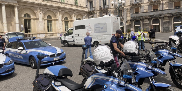 catania piazza università bici truccate