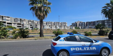 lancia oggetti balcone librino catania