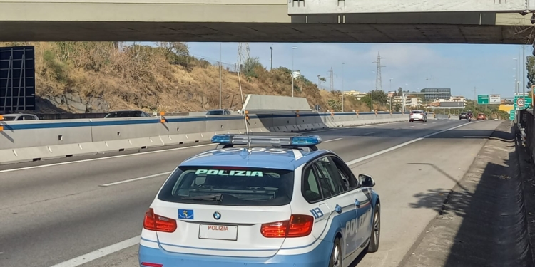 controlli polizia stradale corsia emergenza catania