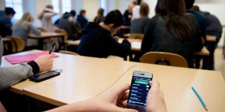 cellulare in classe