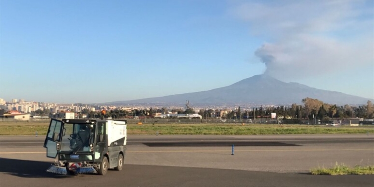 cenere aeroporto di catania