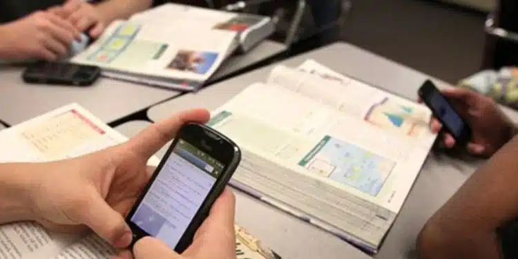 circolare divieto smartphone scuola superiore