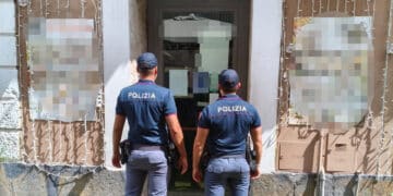 sospesa dalla polizia di stato lattivita di un ristorante del centro cittadino al cui interno erano stati trovati droga e precursori cannabinoidi sintetici