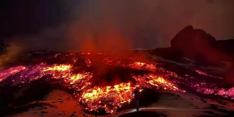 Vista dell’Etna con la Valle del Bove e le colate laviche dell’eruzione del 6 gennaio 2026.