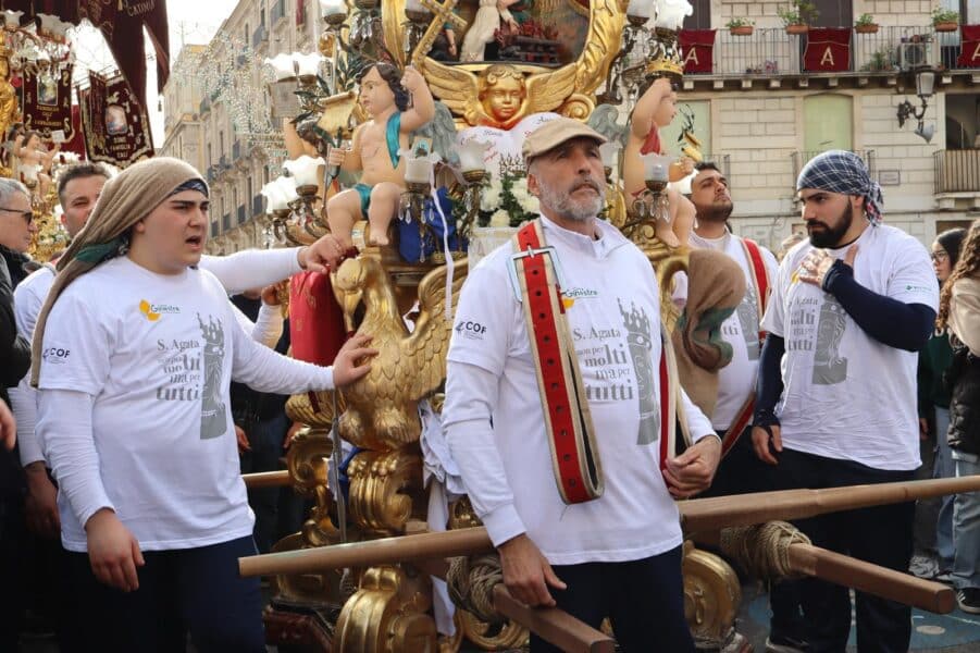 Sant'Agata; Devoti portatori della Candelora