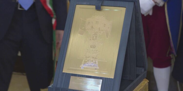 in foto la rappresentazione candelora d'oro