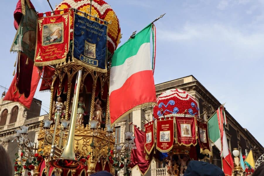 Sant'Agata; Candelore in Piazza Stesicoro