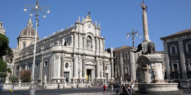 Cattedrale e il Liotru di Piazza Duomo a Catania