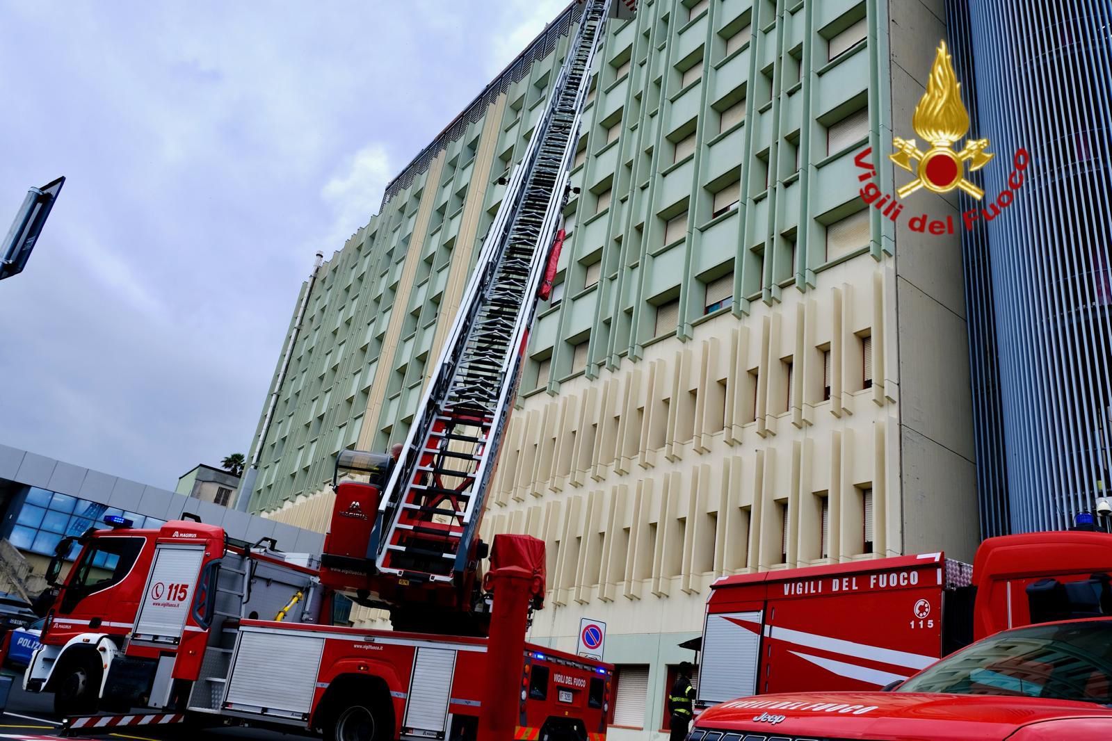 Incendio all’ospedale “Cannizzaro”, Vigili del Fuoco: “Cause ancora in fase di accertamento”