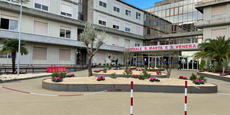 Ingresso dell'Ospedale santa marta e santa venera di Acireale in provincia di Catania