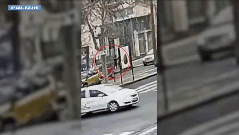Aggredisce un anziano in Corso Italia per 600 euro: incastrato dalle telecamere