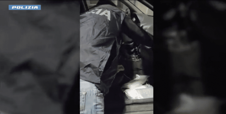 Il "tesoro" dei pusher: 6 chili di stupefacente e migliaia di euro nascosti in casa e auto