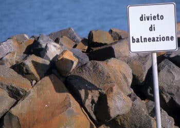 DIVIETO DI BALNEAZIONE MARE