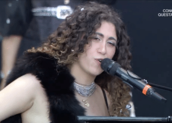 In foto DELIA cantante di paternò in provincia di Catania durante esibizione concertone 1 maggio 2026