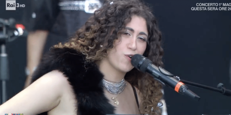 In foto DELIA cantante di paternò in provincia di Catania durante esibizione concertone 1 maggio 2026