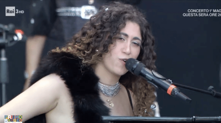 In foto DELIA cantante di paternò in provincia di Catania durante esibizione concertone 1 maggio 2026