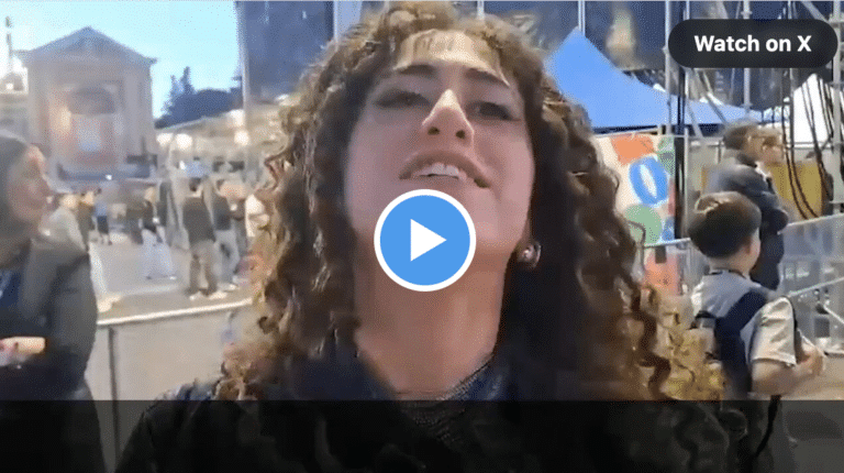 Delia canta Bella Ciao, ma "partigiano" diventa "essere umano