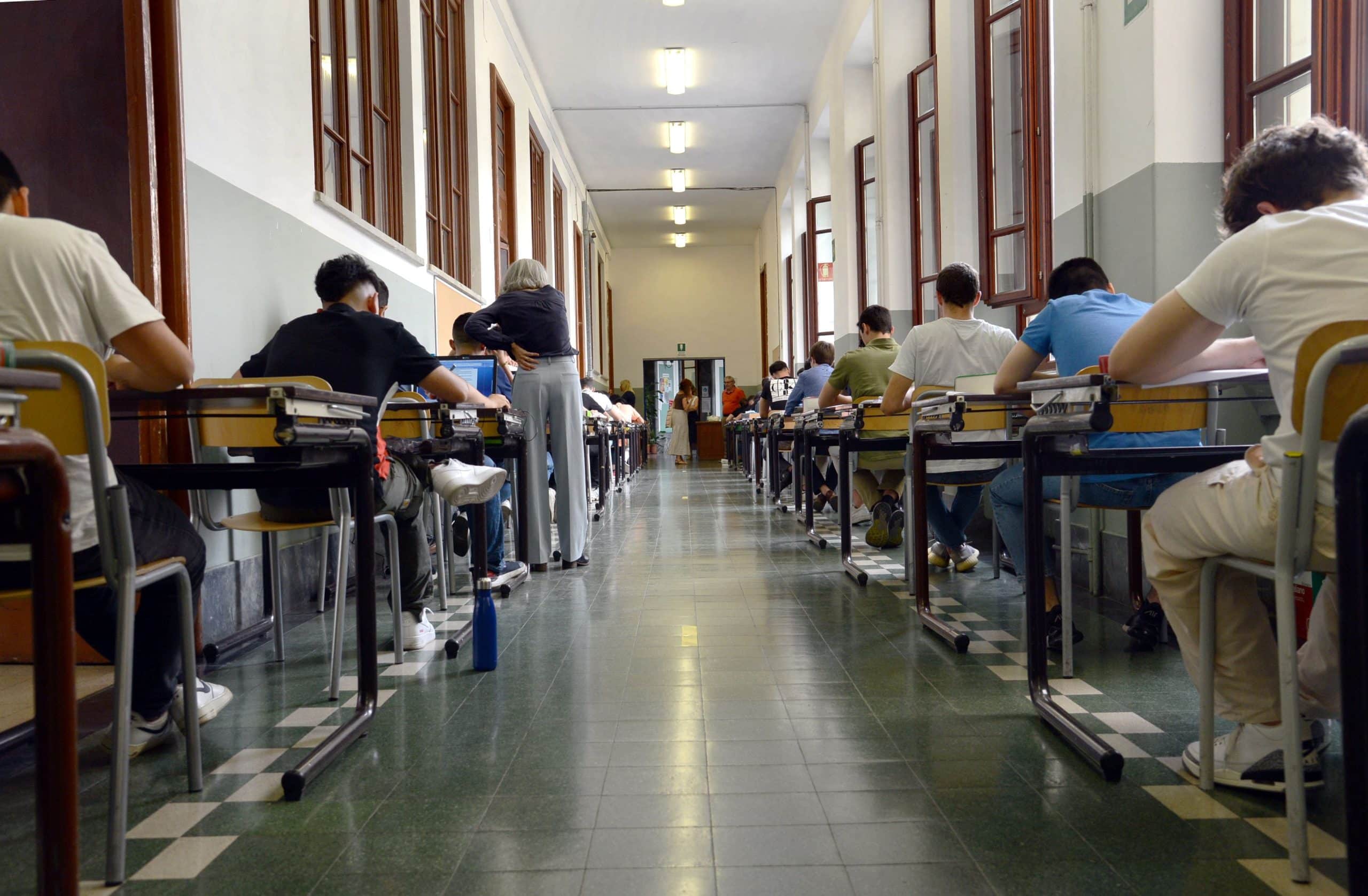Esami di Maturità 2026, via alla prima prova: le tracce
