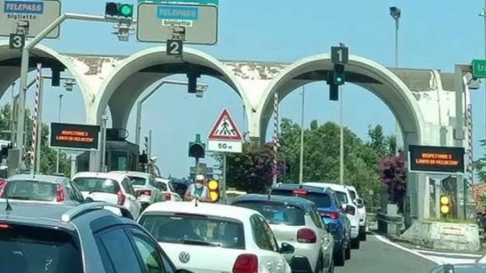 Esodo estivo, domenica da bollino rosso: code su A18 e Siracusa-Gela
