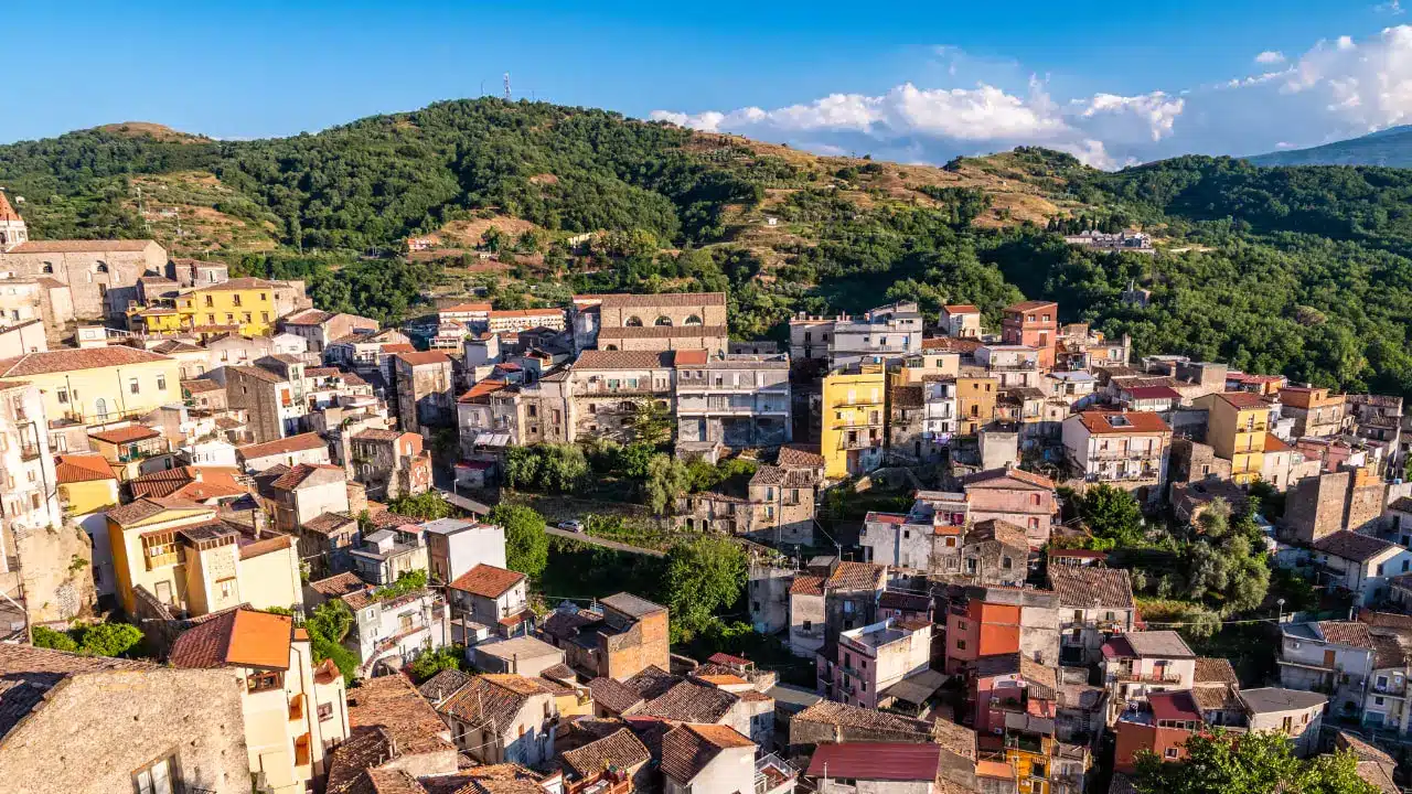 Sicilia, case vuote e giovani senza casa: il paradosso