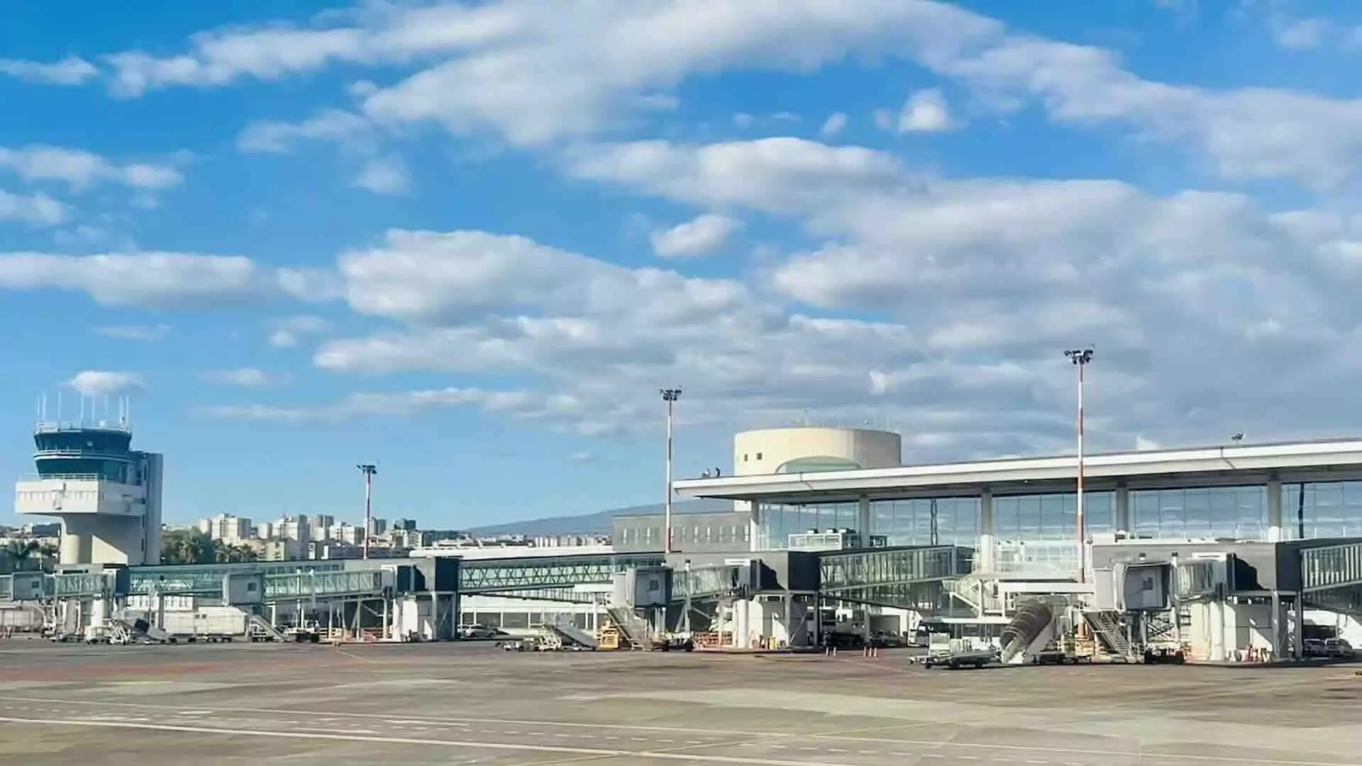 Etna, l’attività rallenta: riapre senza restrizioni l’aeroporto di Catania