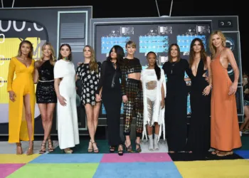 Taylor Swift Squad Vmas W724