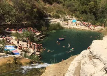 1470333343587.JPG Laghetti Di Cavagrande La Riserva E Chiusa Ma I Turisti Se Ne Infischiano 