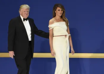 US President Donald Trump and First Lady Melania Trump during the Salute to Our Armed Services Inaugural Ball at the National Building Museum in Washington, DC, January 20, 2017. / AFP / SAUL LOEB (Photo credit should read SAUL LOEB/AFP/Getty Images)