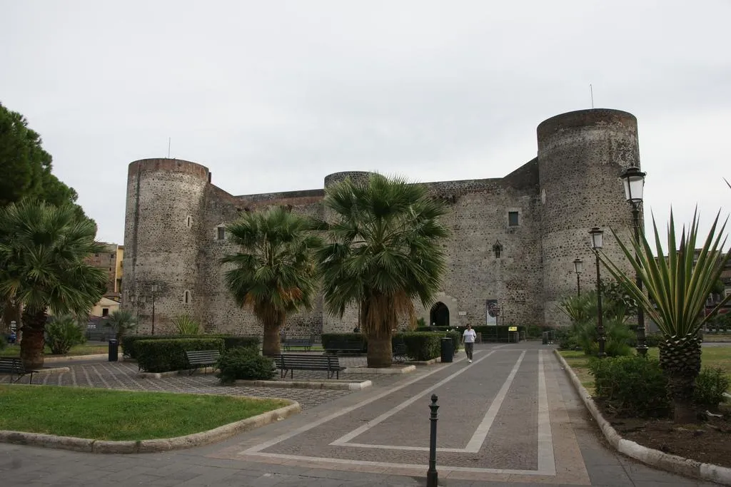 Piazza Federico Di Svevia
