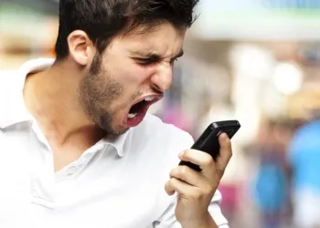 Ragazzo Arrabbiato Cellulare Smartphone