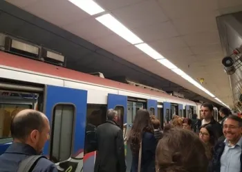 Metro Affollata Avaria