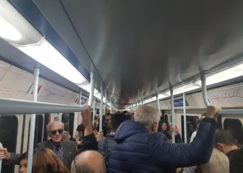 Metro Affollata