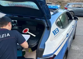 LINEA DURA DELLA POLIZIA DI STATO SUI PARCHEGGIATORI ABUSIVI NELLA RICORRENZA DELLA COMMEMORAZIONE DEI DEFUNTI SANZIONATE 20 PERSONE 2 1