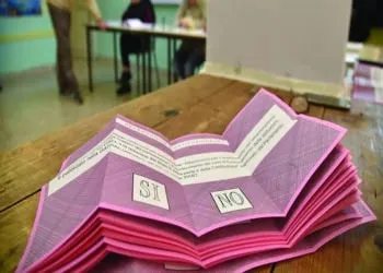 31pol1 F01 Referendum 