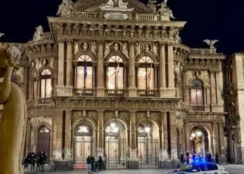 Piazza Teatro Massimo Controllo Polizia